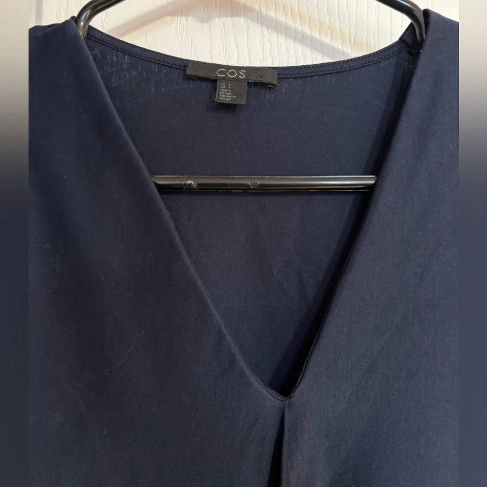 COS Asymmetrical Raw Hem Lagenlook V Neck Cotton Navy Blue Top Size Small - Picture 5 of 10